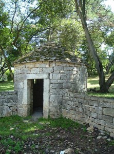 443px-Stone_hut,_Veliki_Brijun